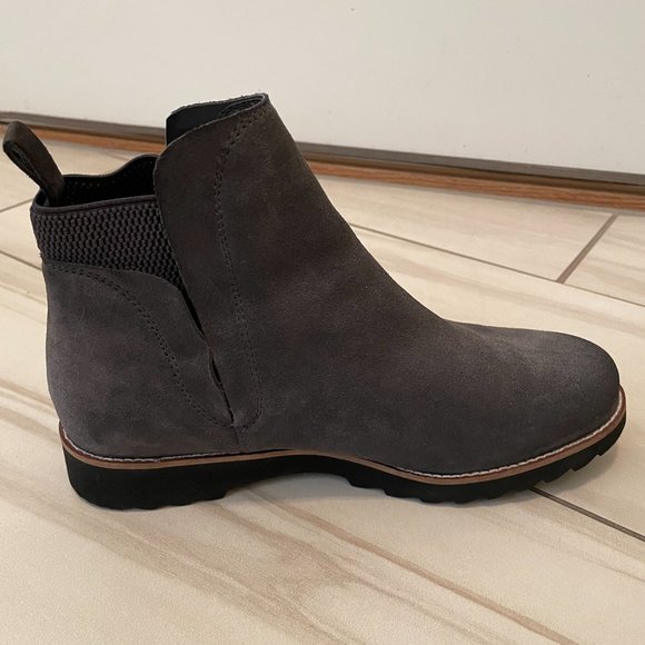 BLONDO Waterproof Bootie Dark Grey Suede - Picture 4 of 9